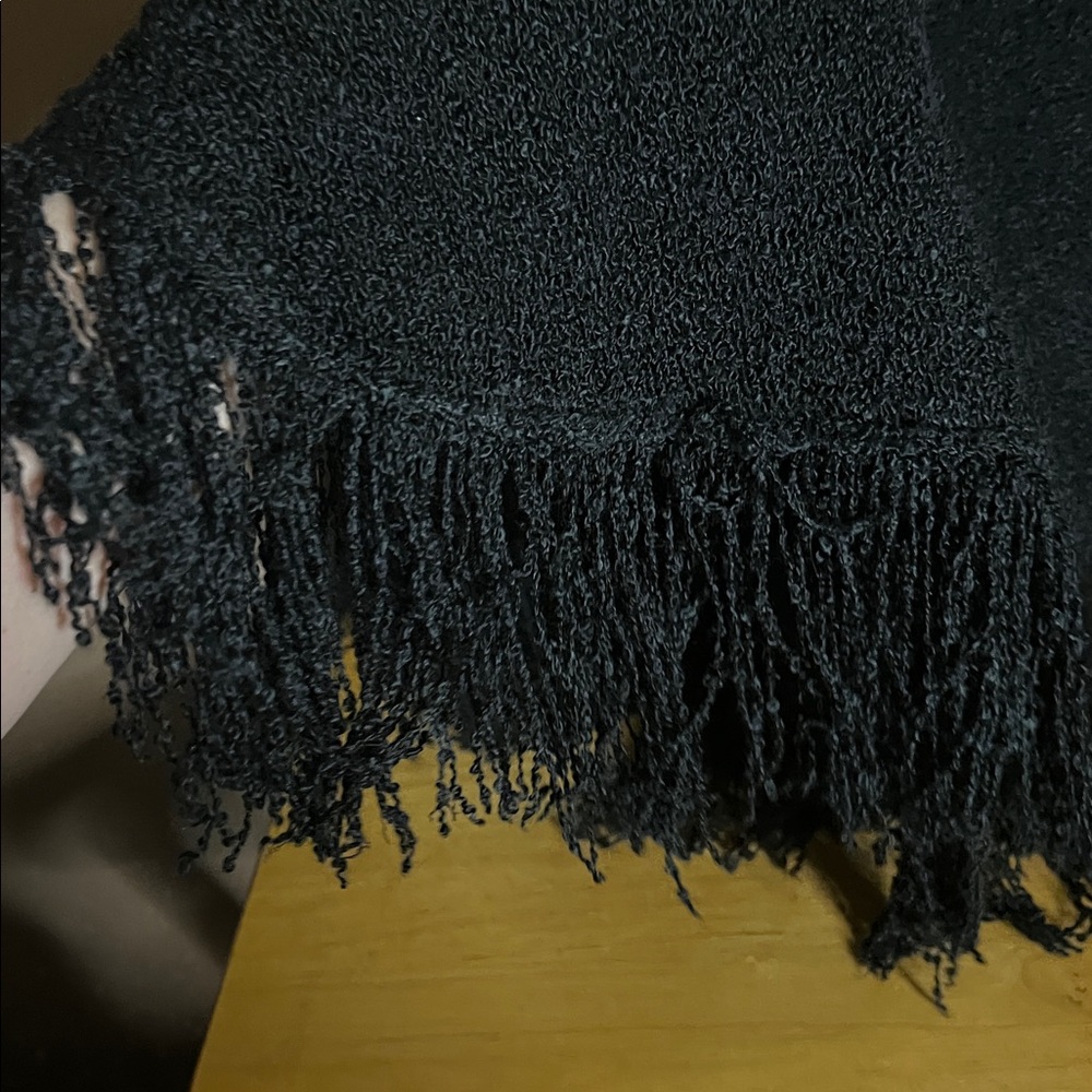 šVintage Cape shawl made in Canada - Picture 6 of 8